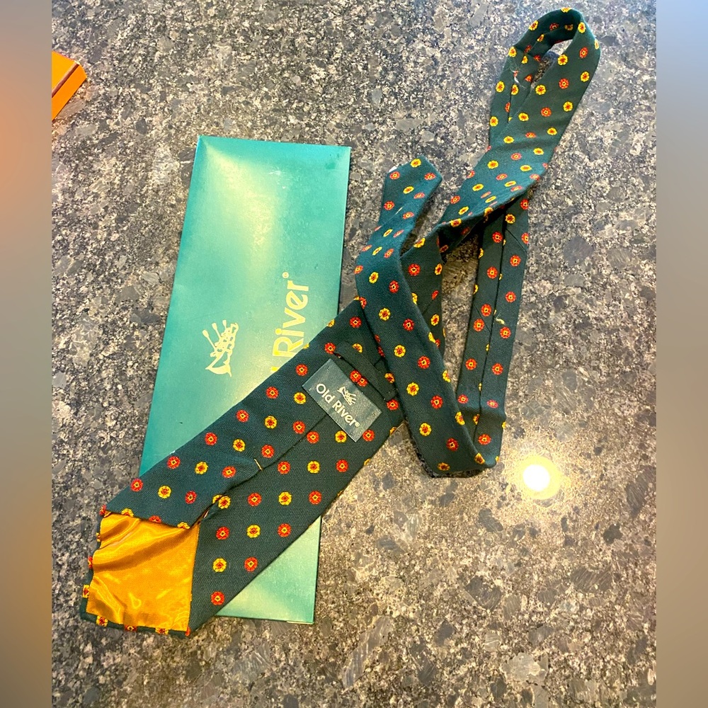 Italy Luxury Designer Vintage Silk & Wool Tie 70’s style flower Old River Tie